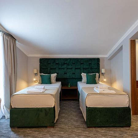 Hotel Ideall 포드고리차 외부 사진